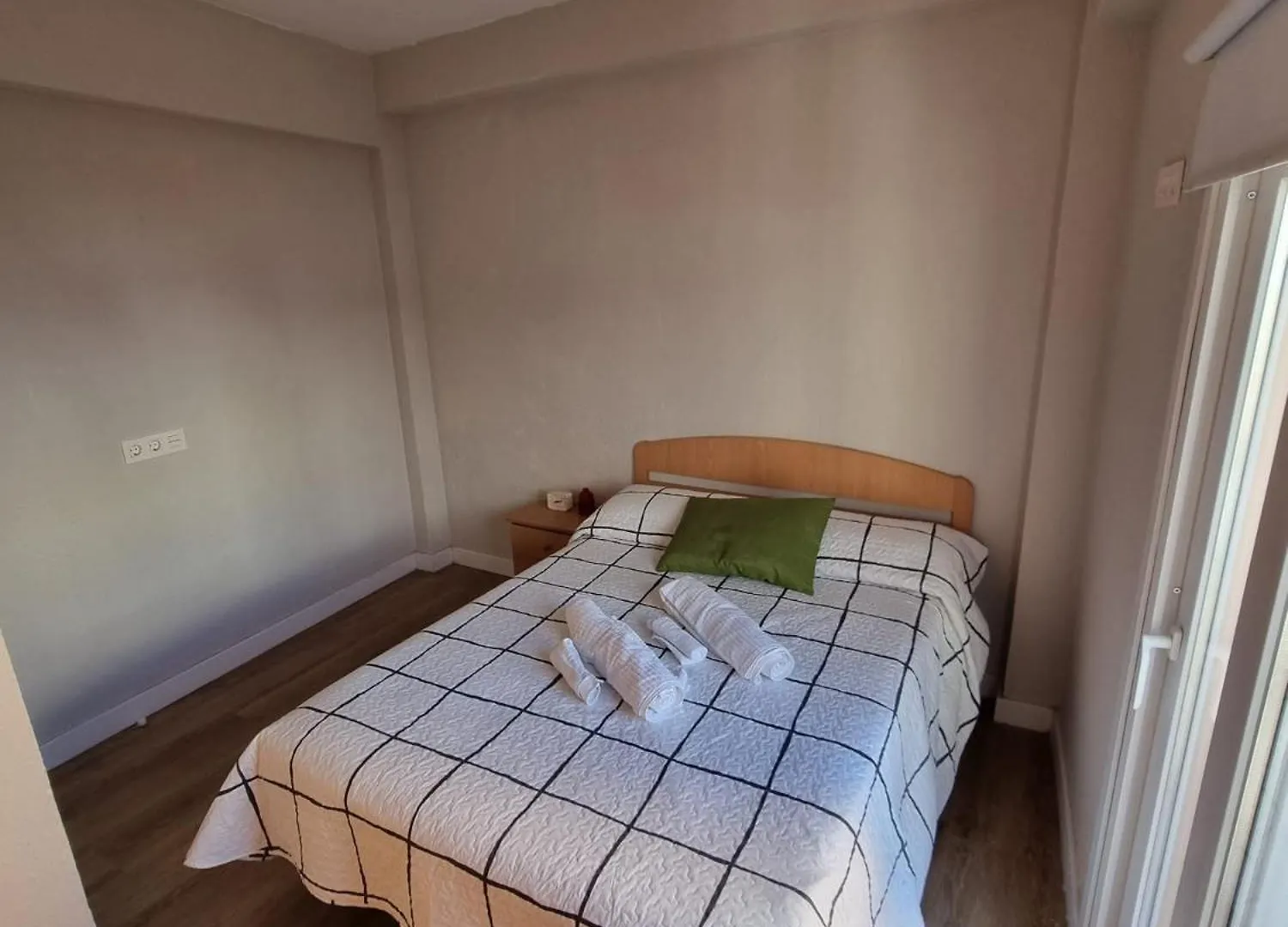 Almeria Centro- Piso Reformado, Exterior, Wifi, A 1 Minuto De Puerta Purchena